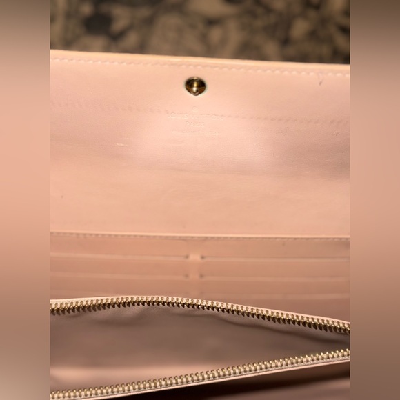 LOUIS VUITTON 🔥 SARAH VERNIS CREAM LONG SNAP WALLET - Picture 10 of 13